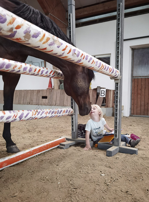 Zeit-bleib-stehen4 Pferd und Kleinkind